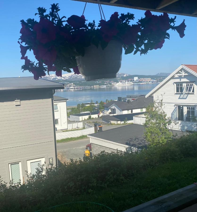 Polar Cozy Apartment - With View And Free Parking Tromsø Eksteriør bilde