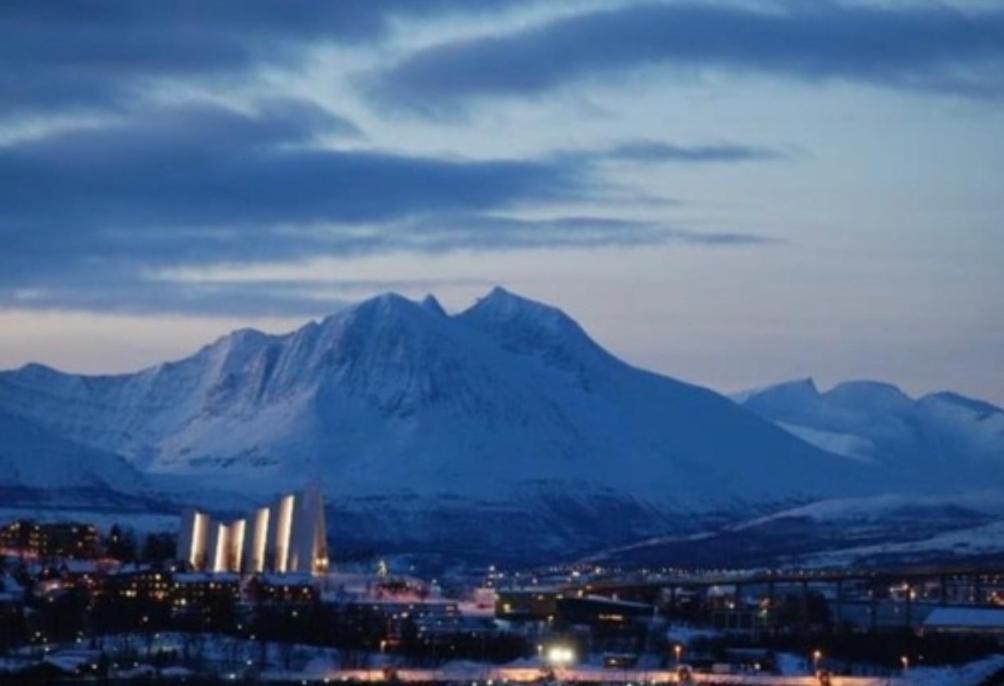Polar Cozy Apartment - With View And Free Parking Tromsø Eksteriør bilde